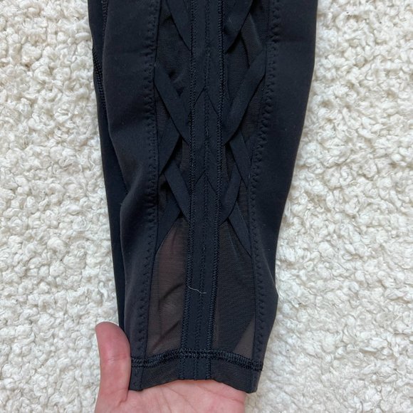 🍋 LULULEMON Mesh Criss-Cross Leggings - Picture 2 of 6